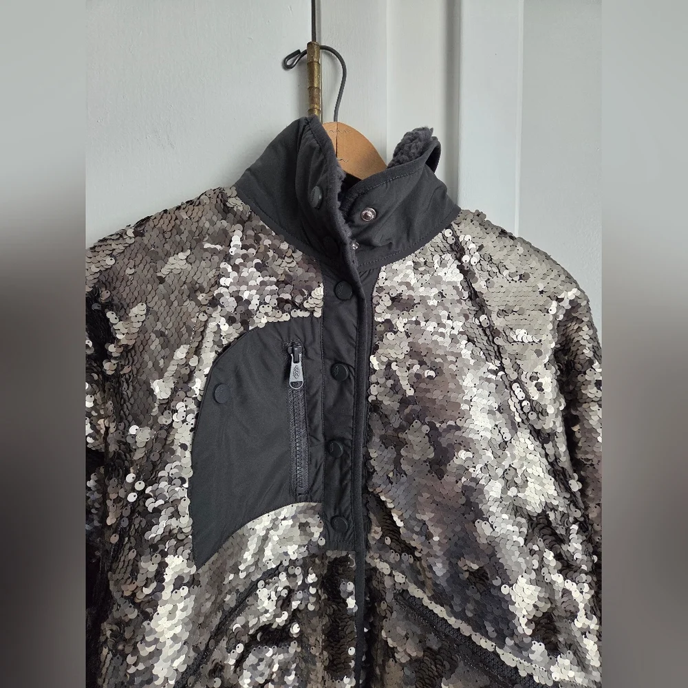 Free People Movement Hit The Slopes Silver Metallic Sequin Shiny Jacket Size XS - Picture 4 of 7